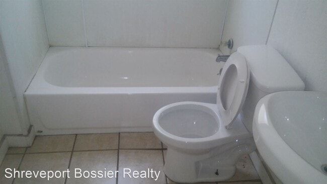 Building Photo - 2 br, 1 bath House - 3158 Darien St