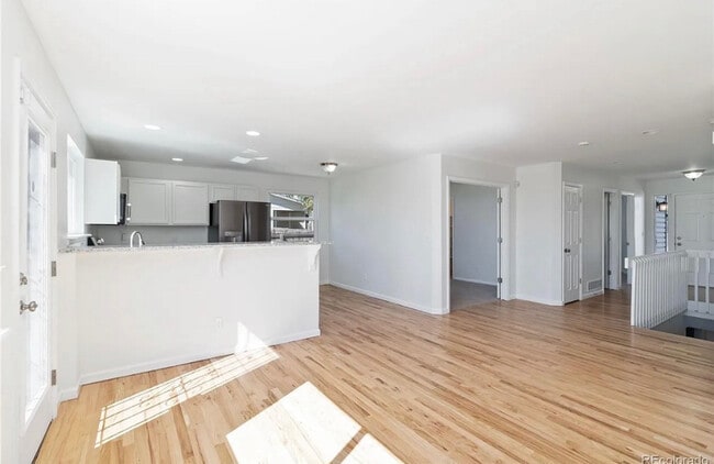 Building Photo - 864 W 96th Pl