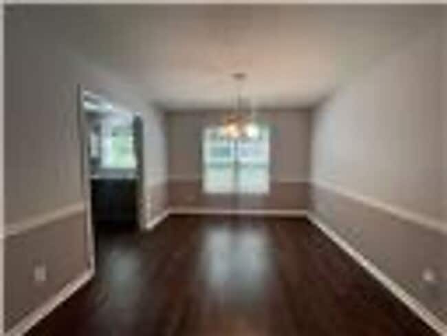 Building Photo - Beautiful Single-Family 3BR Cozy Home
