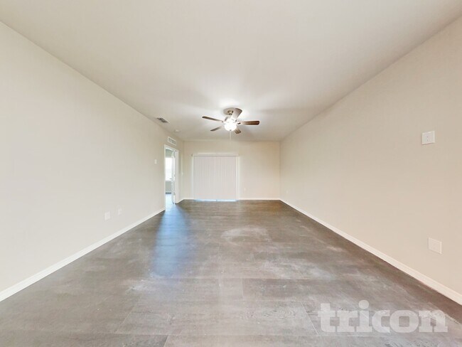 Foto del edificio - 4447 Blue Rock Dr