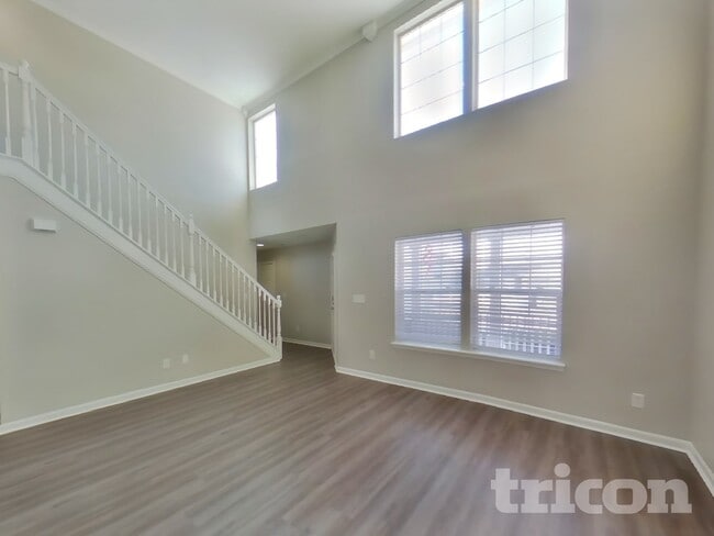 Foto del edificio - 951 Atir Ln