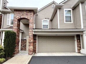 Building Photo - 1231 NE Horizon Loop