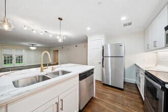 Building Photo - 1621 Heights Blvd