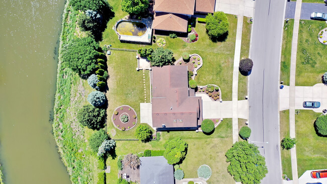 Building Photo - 9041 Sunrise Ln