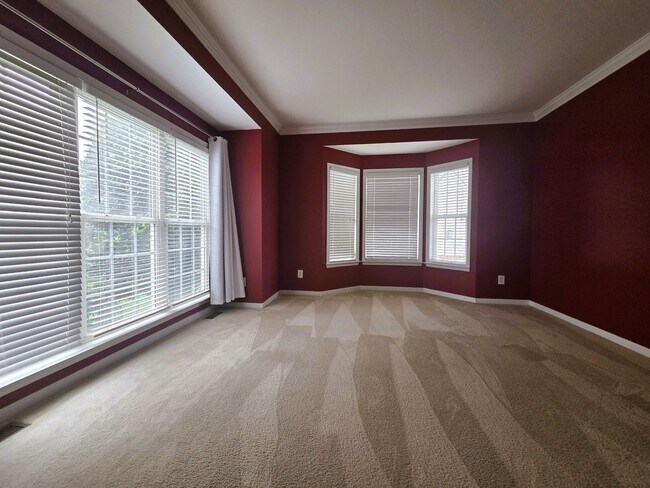 Foto del edificio - Stately brick front contemporary on huge c...