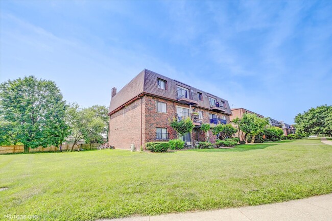 Building Photo - 1208 Whispering Hills Ct