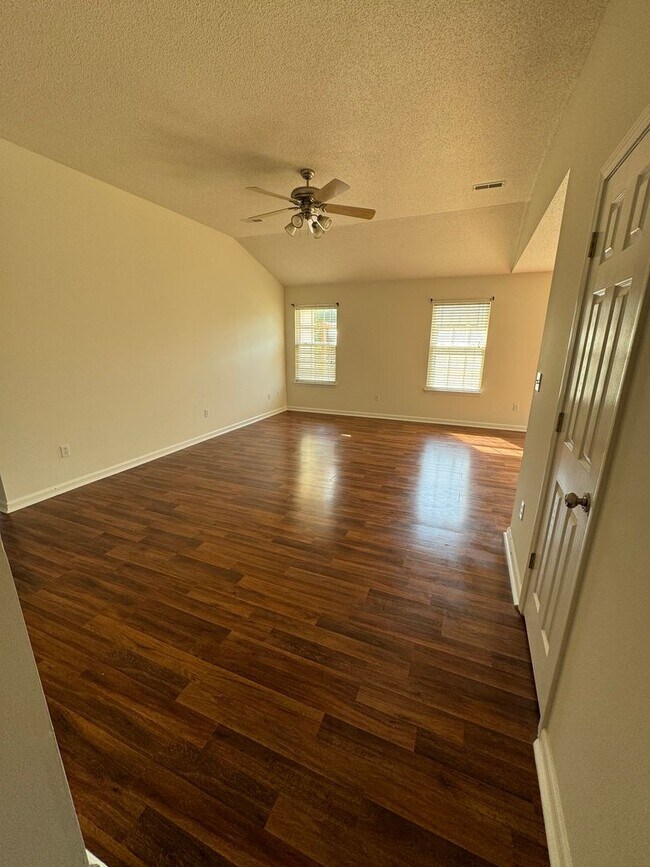 Foto del edificio - Single Family Home with Fenced Yard
