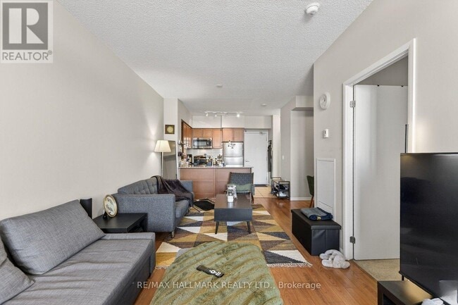 Photo du bâtiment - 830 Lawrence Ave W