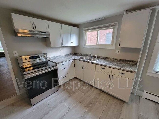 Building Photo - 1813 3rd Ave