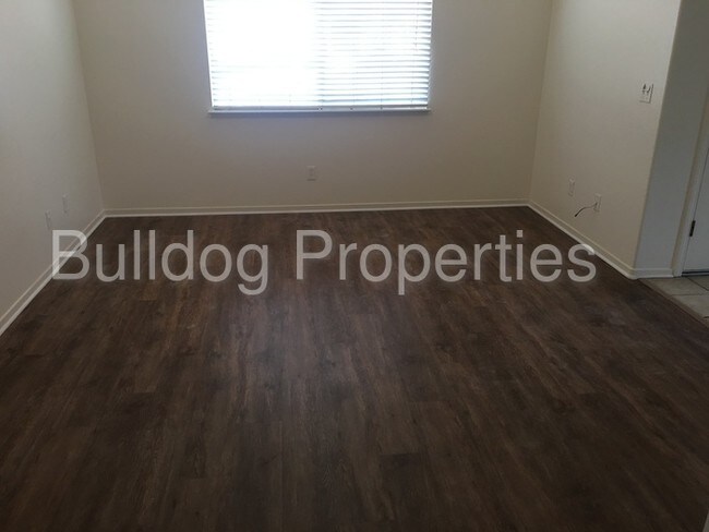 Building Photo - 205 W Thomas Ave