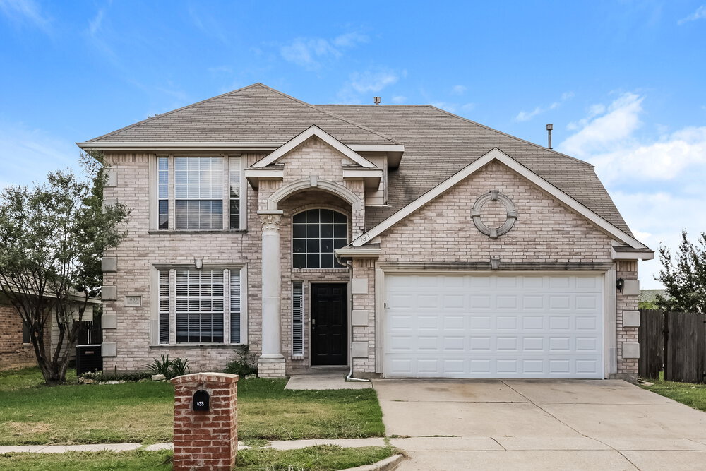 Primary Photo - 633 Silverbrook Dr