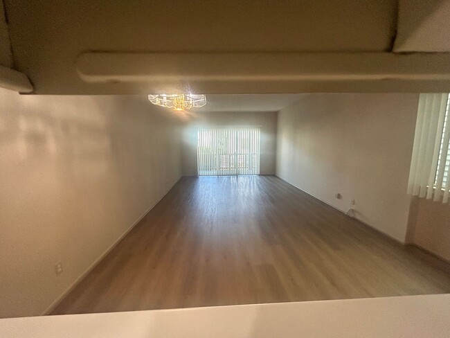 Building Photo - Beautiful Laurie Meadows San Mateo