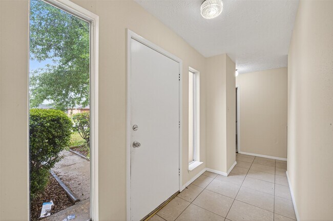 Building Photo - 16738 Quail Briar Dr