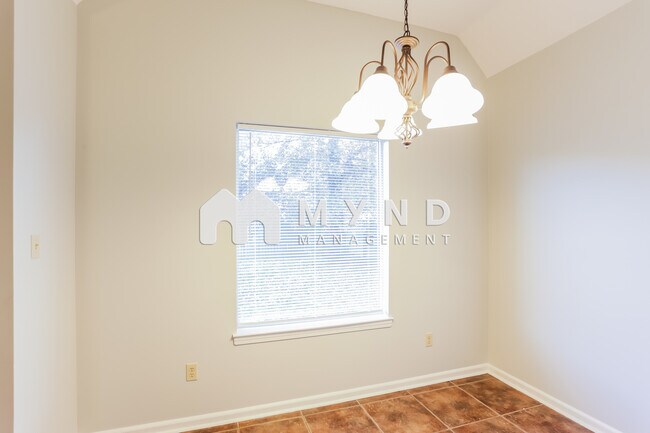 Building Photo - 3283 Court Dr