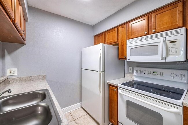 Foto del edificio - 6211 Oak Cluster Cir