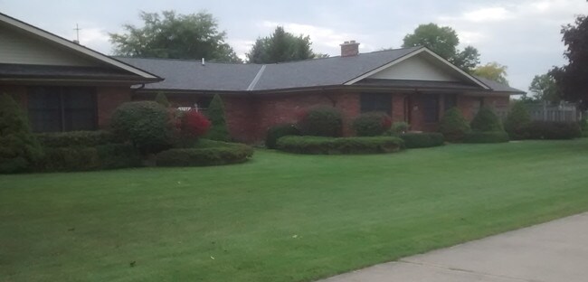 Hickory Manor Apartments Owosso Mi 1 Story 2 Bedroom Bath With Fireplace Hickory Manor Apartments