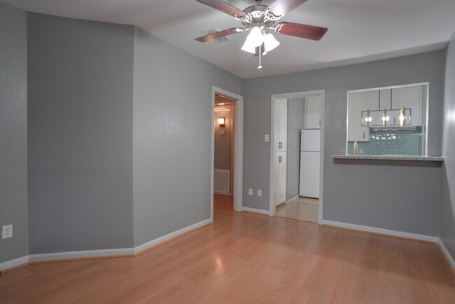 Foto del edificio - 5216 Arboles Dr