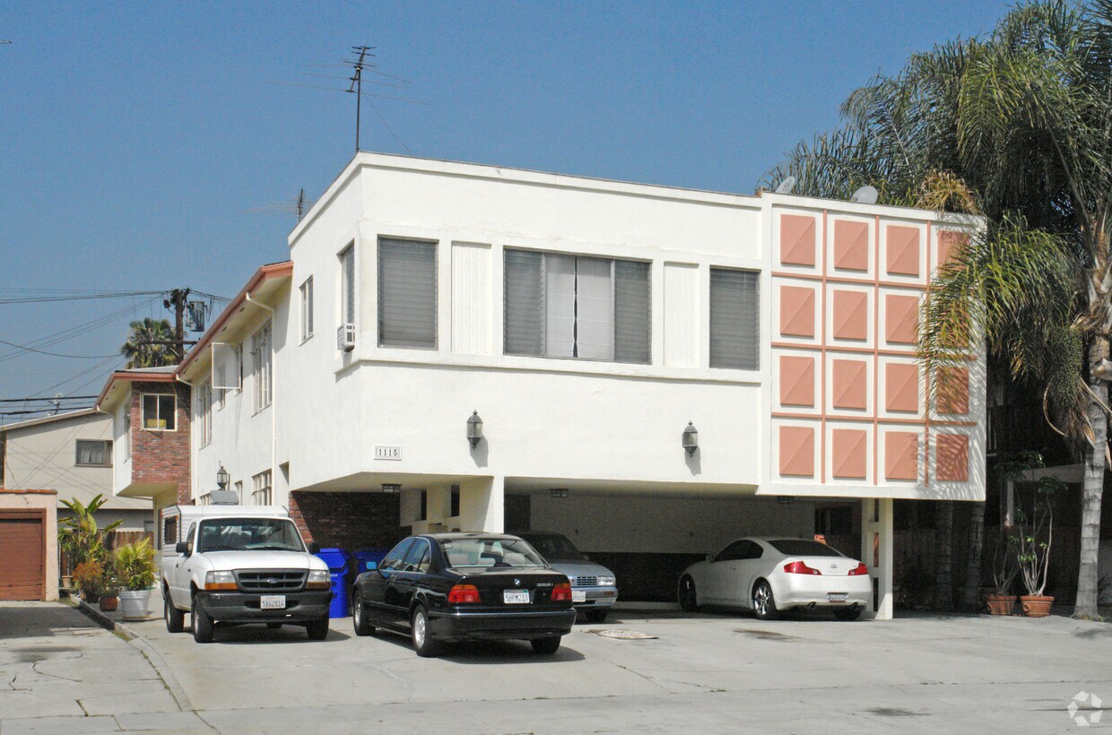 Primary Photo - 1115 S Holt Ave