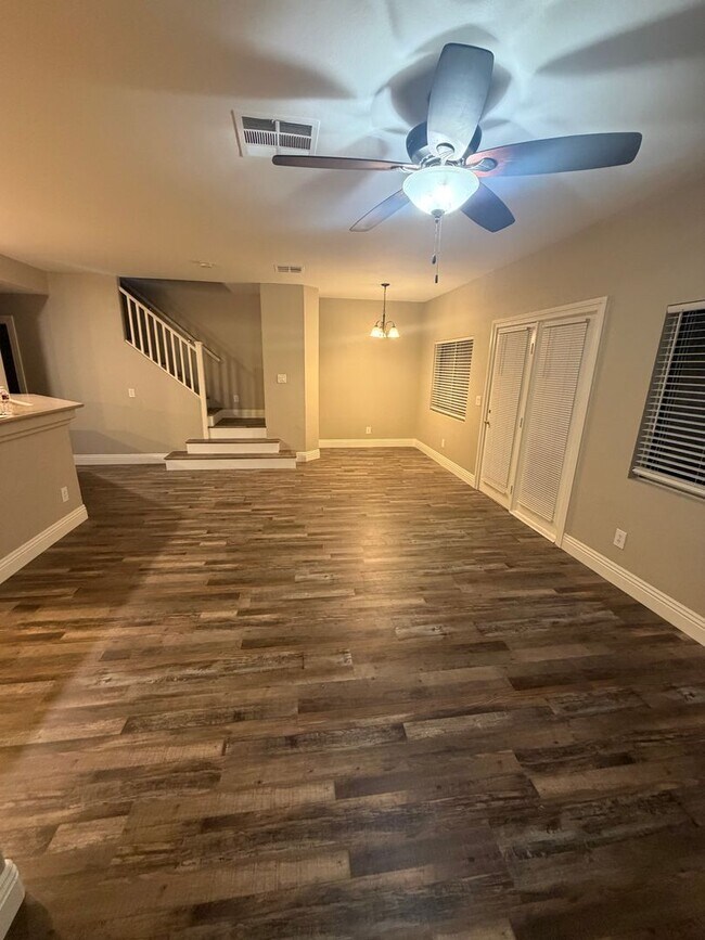Foto del edificio - Avail 12/29/25 NW CONDO 2/2.75/2 CAR