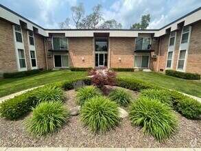 Building Photo - 4200 Rochester Rd