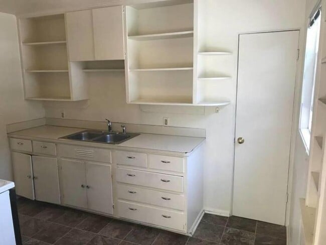 Building Photo - 2 bedroom in Seattle WA 98102