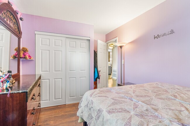 Foto del edificio - 379 Stone Pl