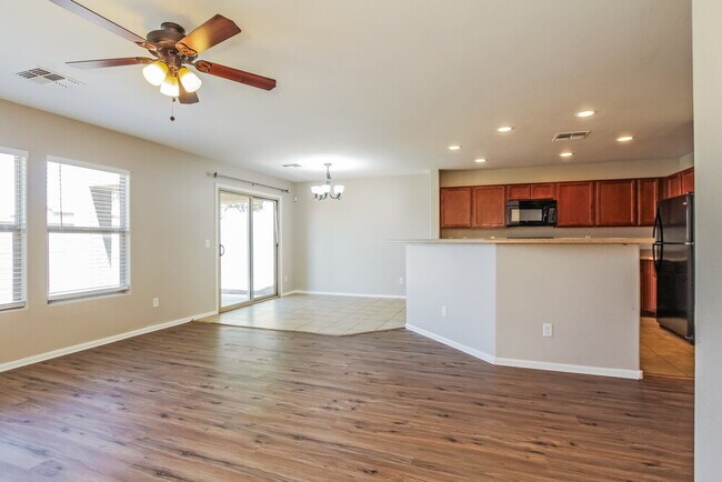 Foto del edificio - 4824 N 110th Ln