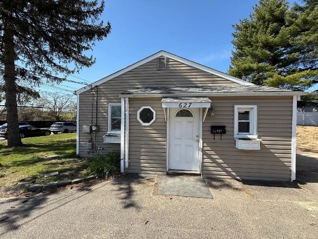 Building Photo - 627 Mola Blvd