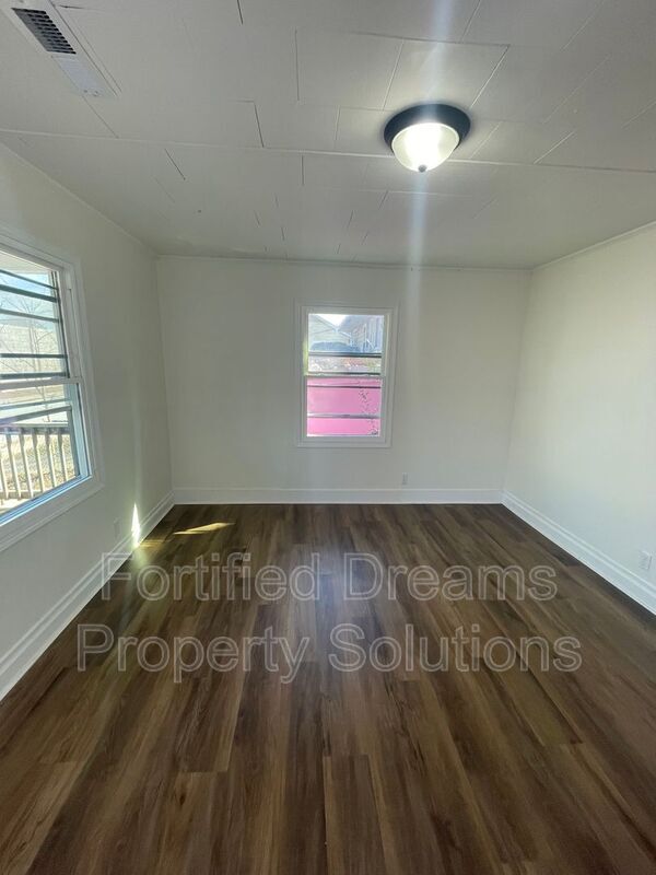 Foto del edificio - 1408 Diggs Blvd