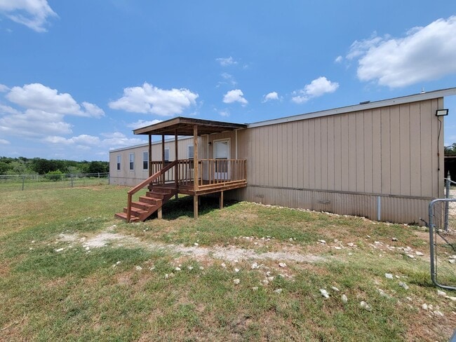 Building Photo - 3 bedrooms / 2 baths mobile home on 3 acre...
