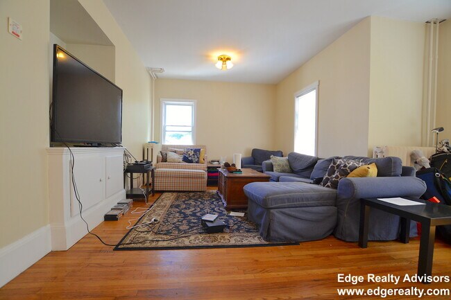 Building Photo - 51 Falkland St