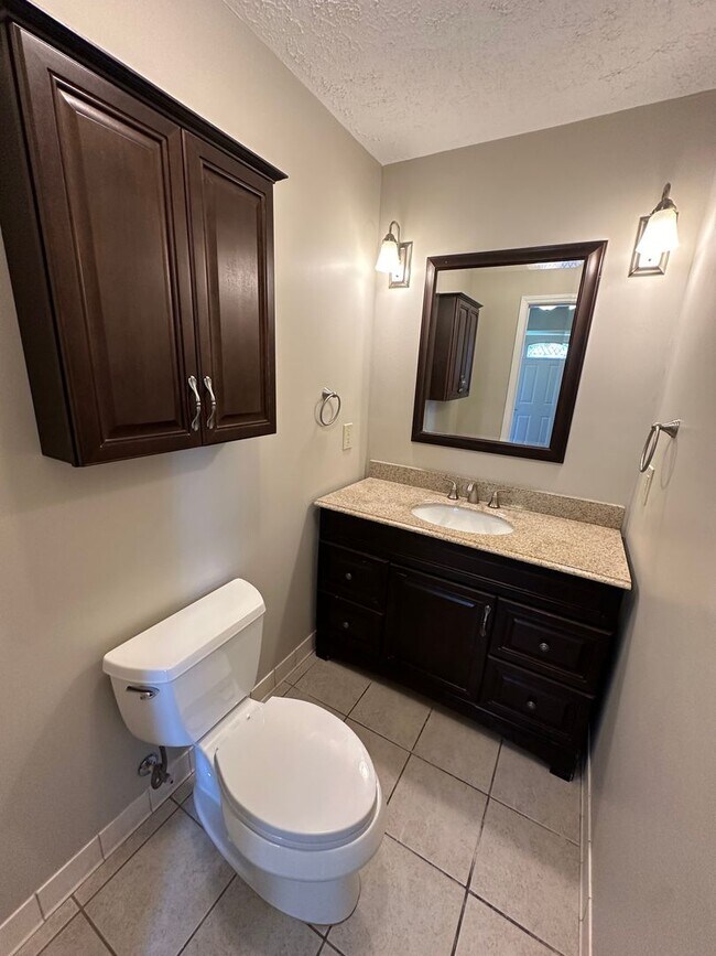 Foto del edificio - Spacious, Recently Updated J-Town 4BR / 1.5 BA Home for Rent!
