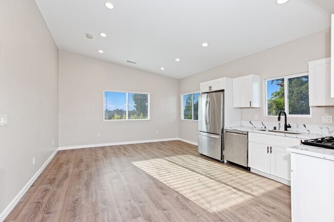 Foto del edificio - Private balcony + private patio!