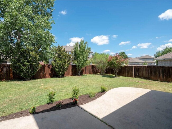 Foto del edificio - 912 Rusk Rd