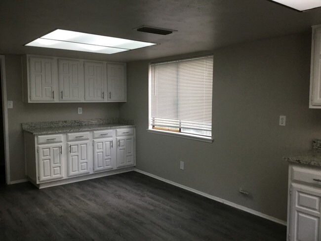 Foto del edificio - 3/2/2 Fantastic Open Floor Plan