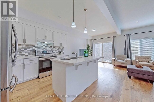 Building Photo - 98 Shoreview Pl