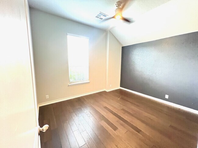 Foto del edificio - 9740 Innes Pl