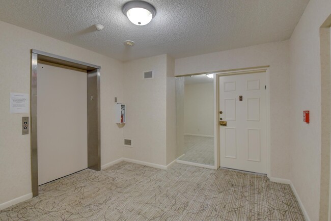 Building Photo - 7194 Promenade Dr