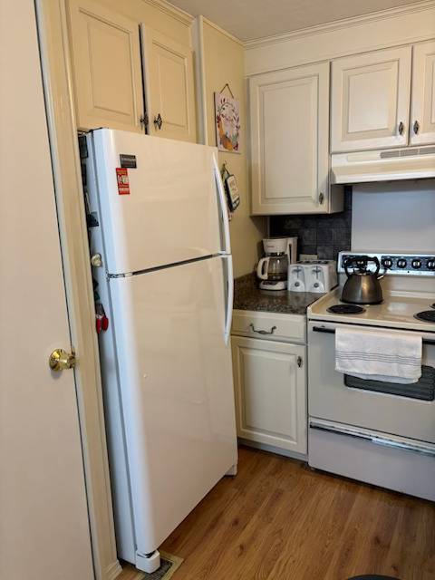 Foto del edificio - 166 4th St W