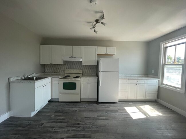 Kitchen - 446 Walnut St