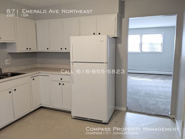 Building Photo - 871 Emerald Ave NE