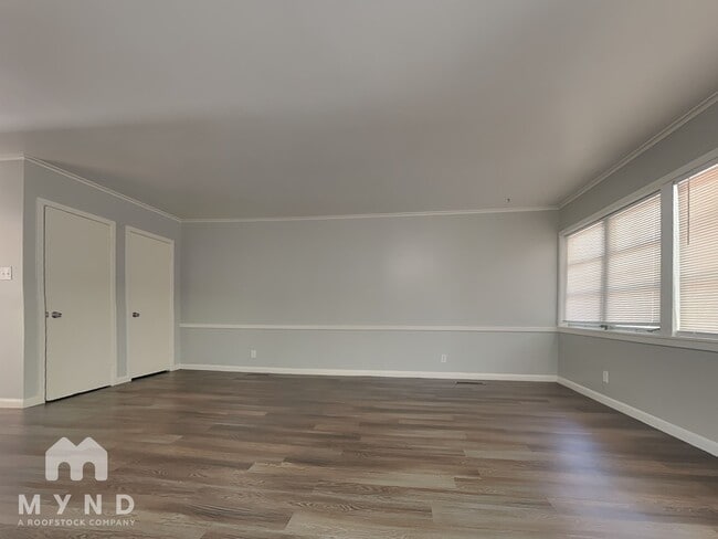 Building Photo - 2701 Stillwell Dr