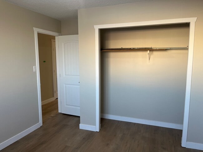 Photo du bâtiment - 4111-4149 49 Ave