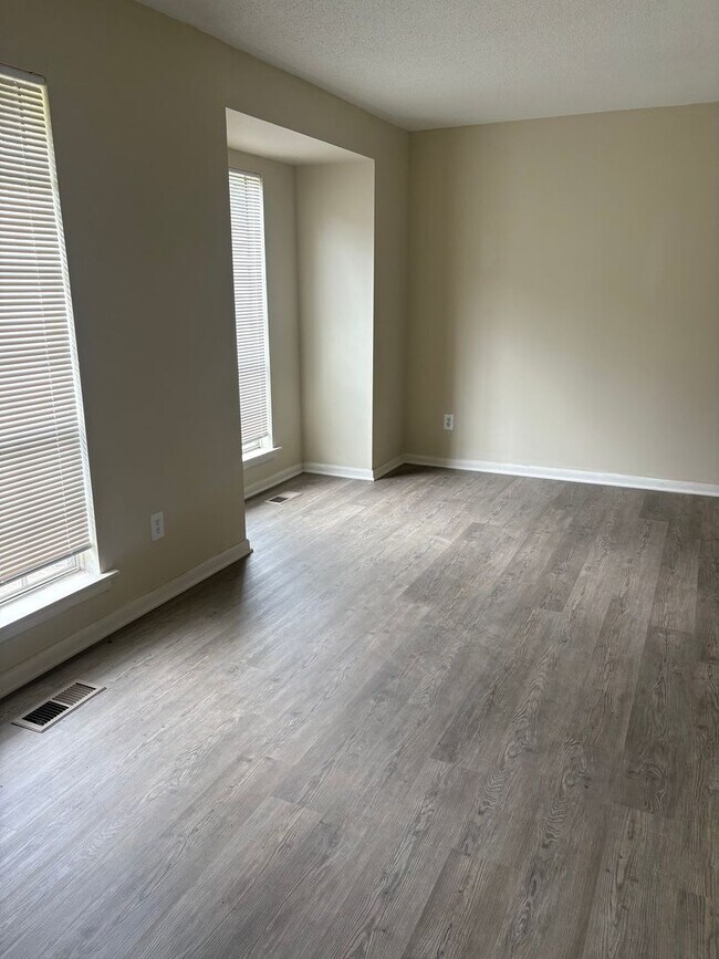 Foto del edificio - New For Rent!