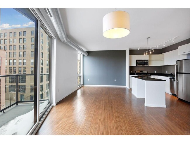 Building Photo - 915 N Washington Ave