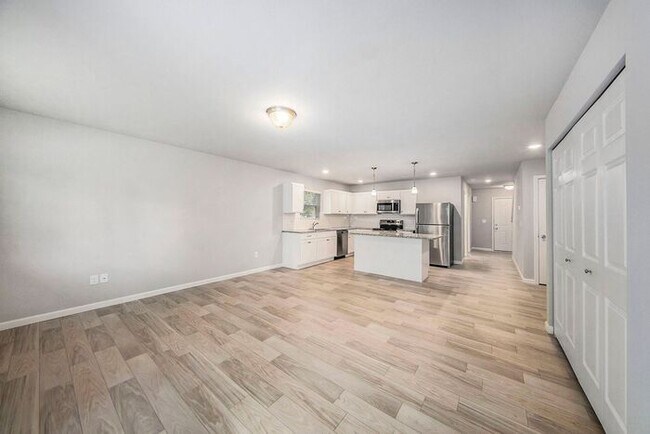 Foto del edificio - 438 Hidden Meadows Dr