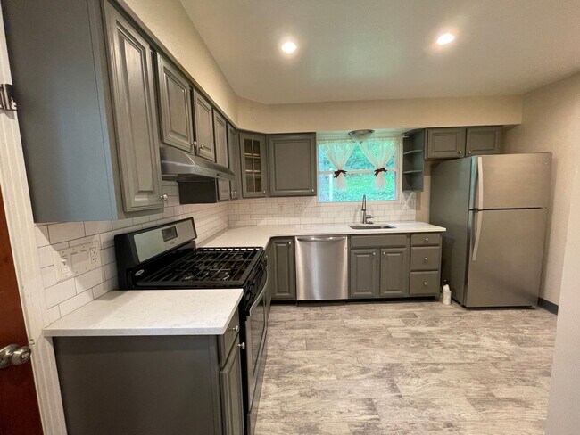 Foto del edificio - Tastefully Updated 3 Bedroom Home in McCandless!