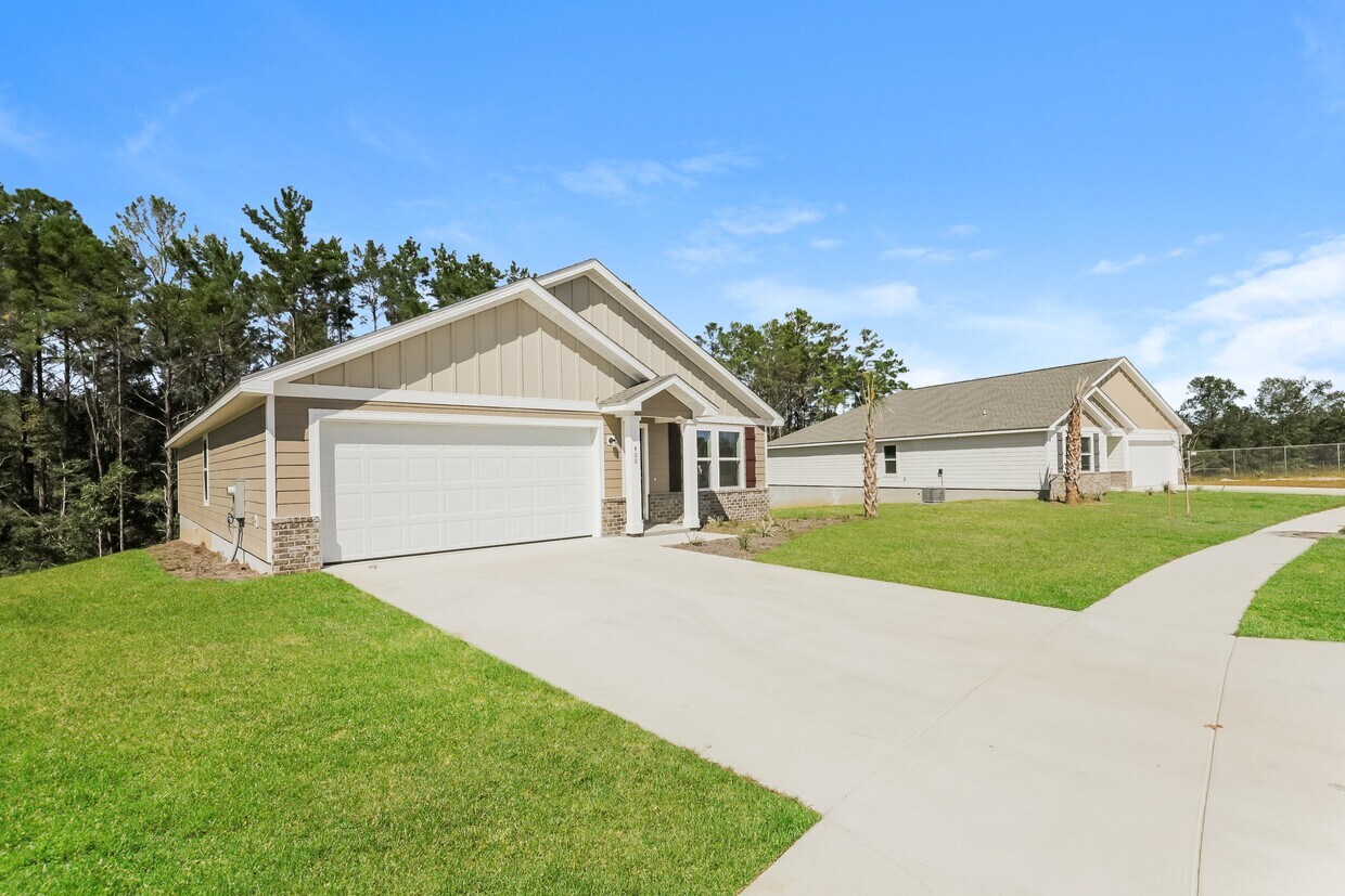 Foto principal - 400 Whispering Creek Ave