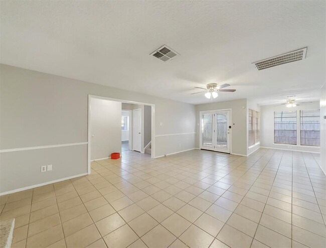 Foto del edificio - 10827 Sugar Hill Dr