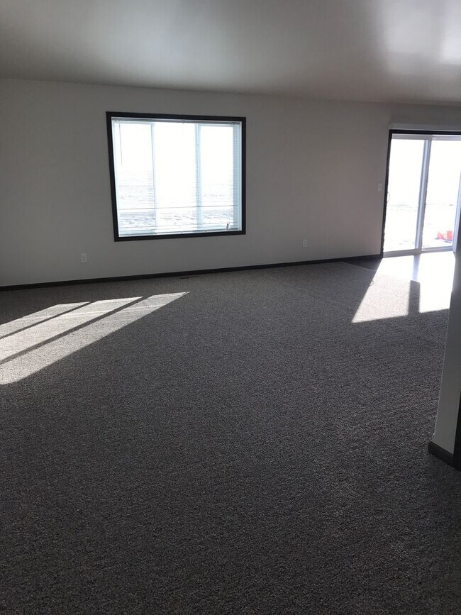 Foto del edificio - 3 Bed 2 Bath Twin Home